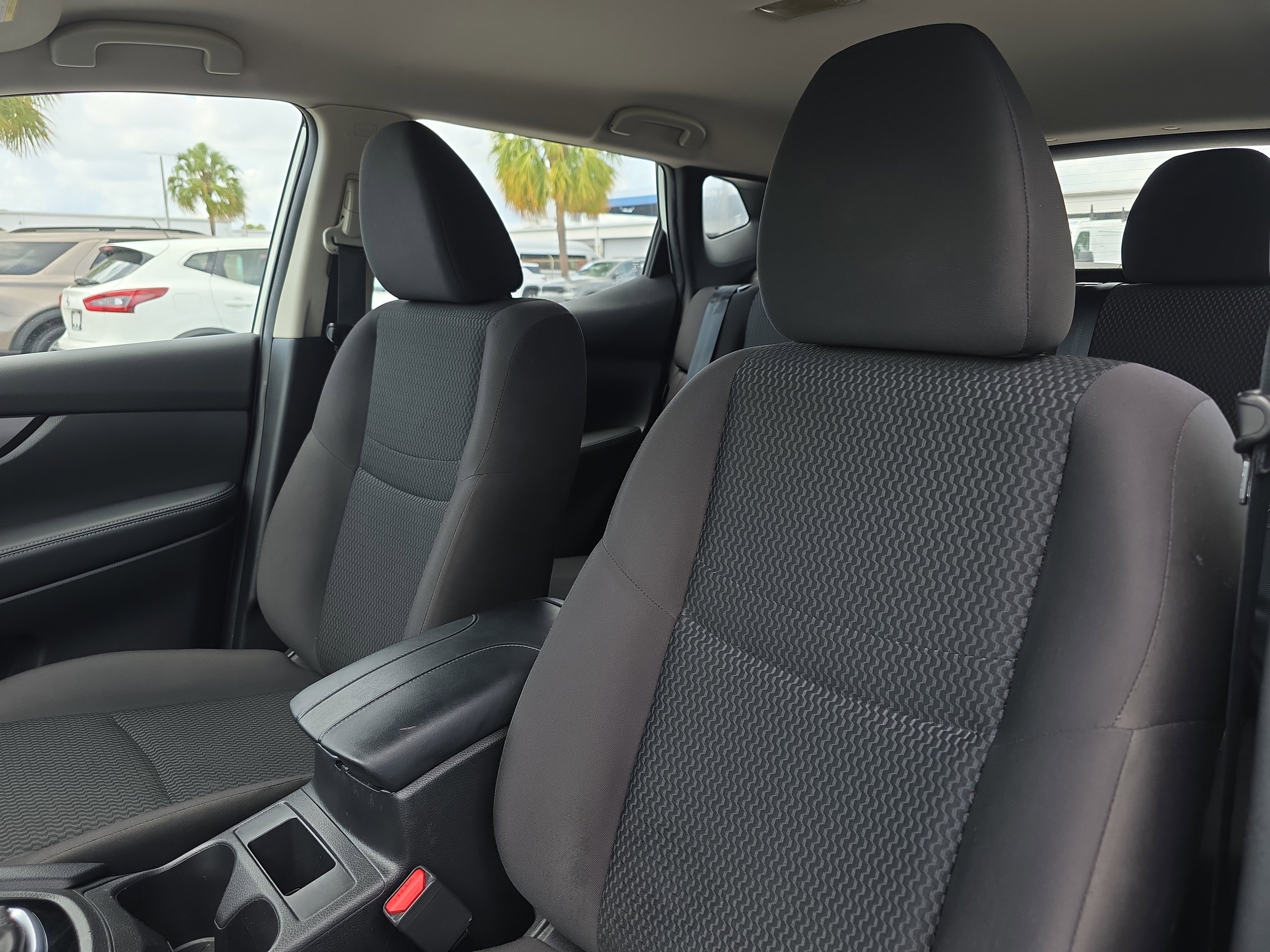 Used 2020 Nissan Rogue Sport S image 23