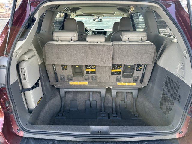 Used 2012 Toyota Sienna XLE image 16