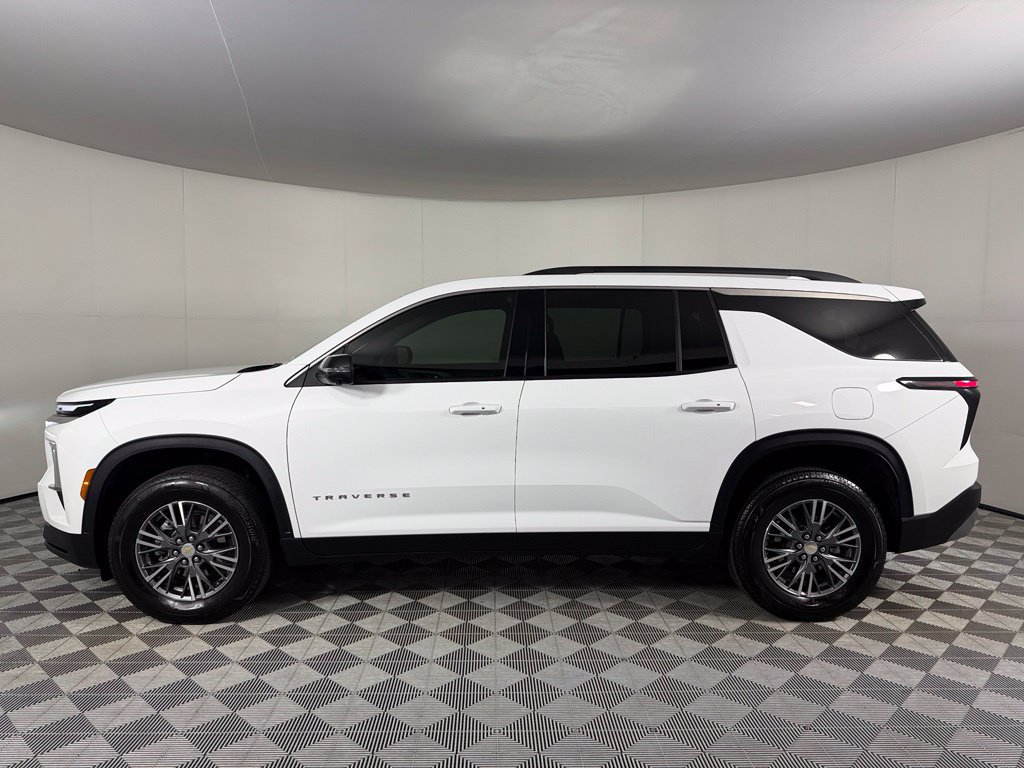 Used 2026 Chevrolet Traverse LT w/ Driver Confidence Package FWD image 5