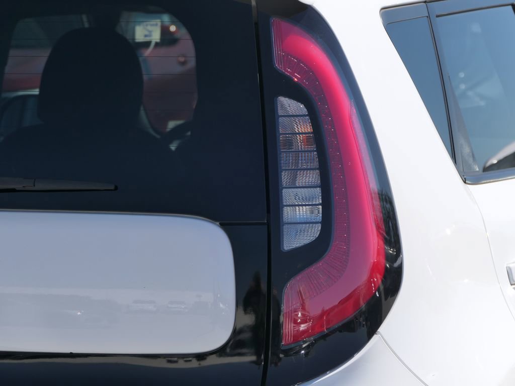 Used 2014 Kia Soul + FWD image 5