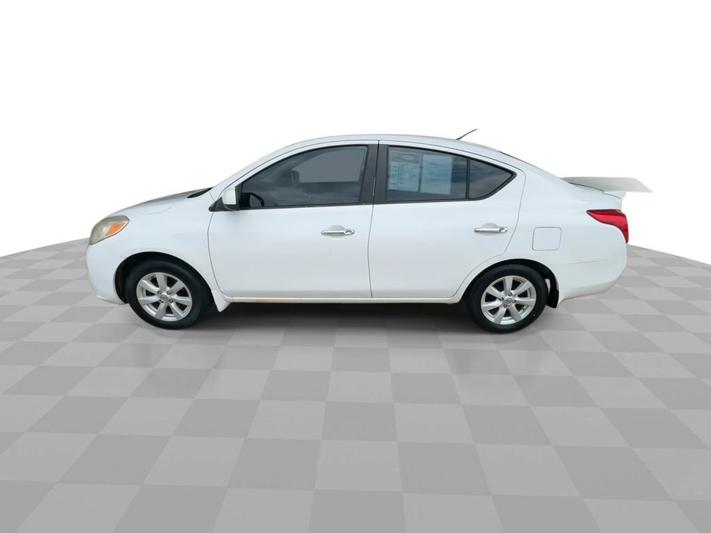 Used 2013 Nissan Versa FWD image 5