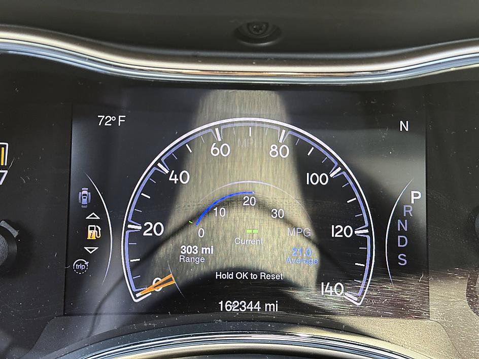 Used 2015 Jeep Grand Cherokee Overland w/ Advanced Technology Group AWD/4WD image 11