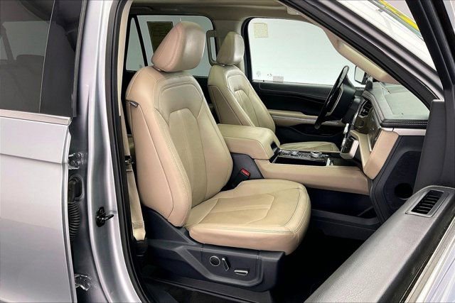 Used 2022 Ford Expedition Max Limited image 6