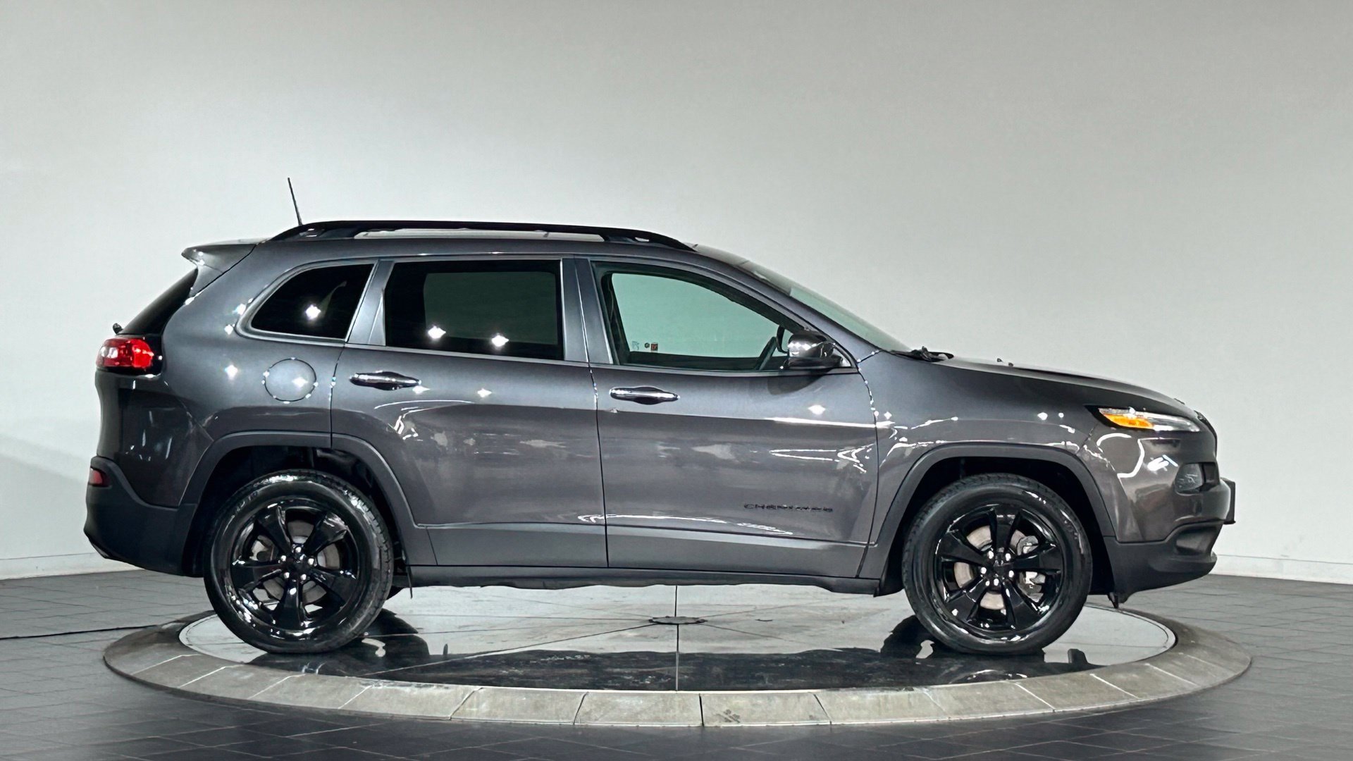 Used 2017 Jeep Cherokee High Altitude AWD/4WD image 11