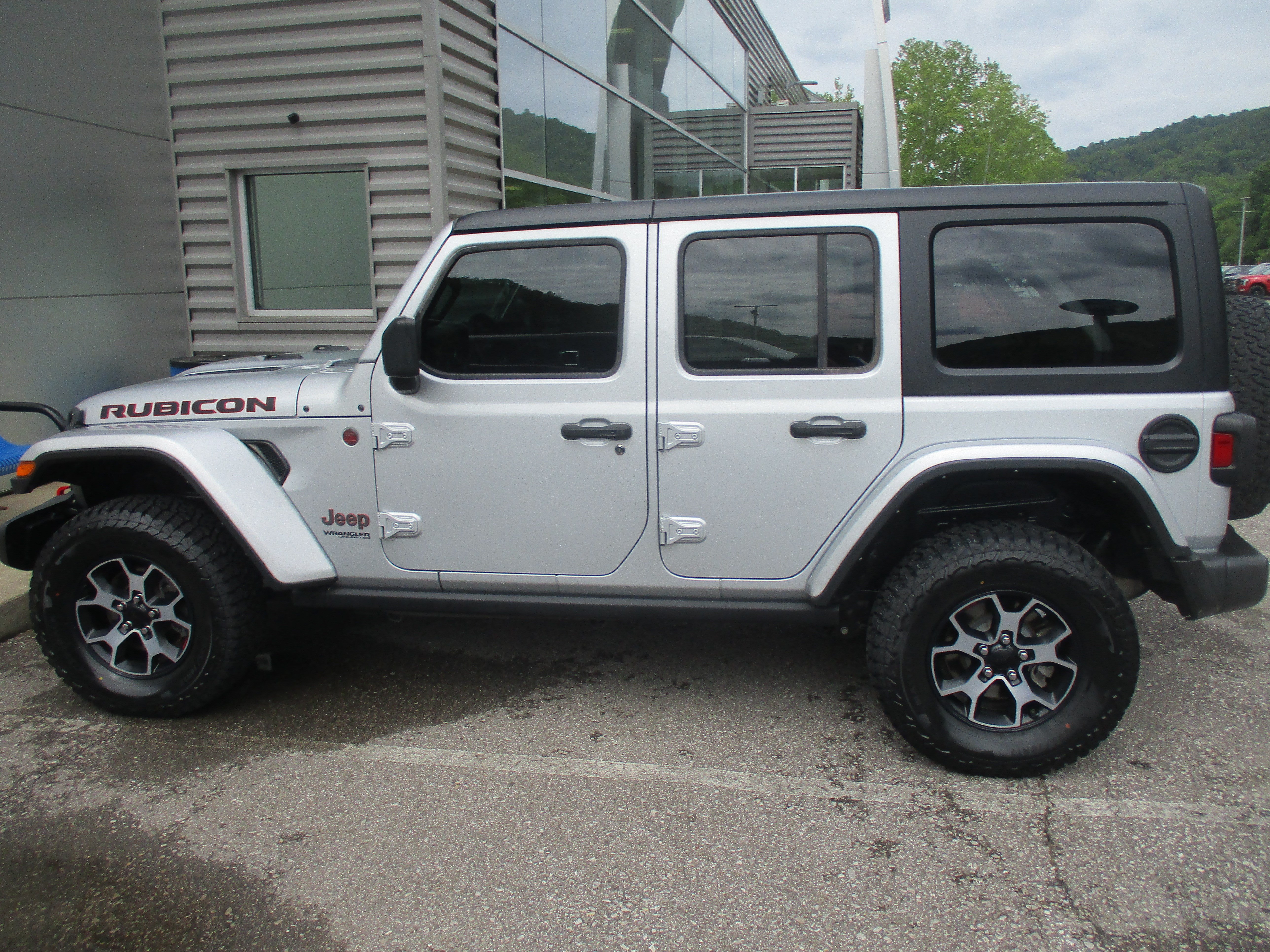 Used 2022 Jeep Wrangler Unlimited Rubicon AWD/4WD image 7