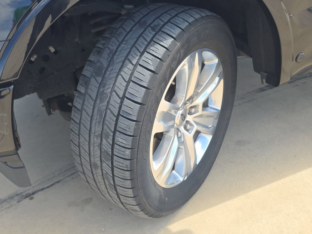 Used 2020 Ford F150 Platinum w/ Equipment Group 701A Luxury AWD/4WD image 32
