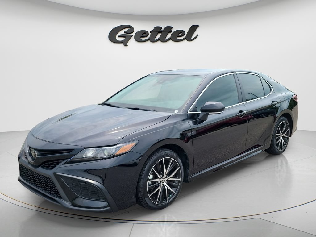 Used 2024 Toyota Camry SE w/ Convenience Package FWD image 1