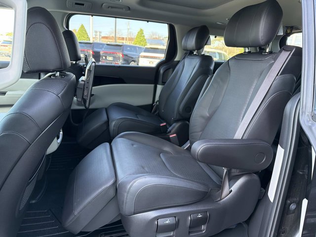 Used 2024 Kia Carnival SX Prestige image 16