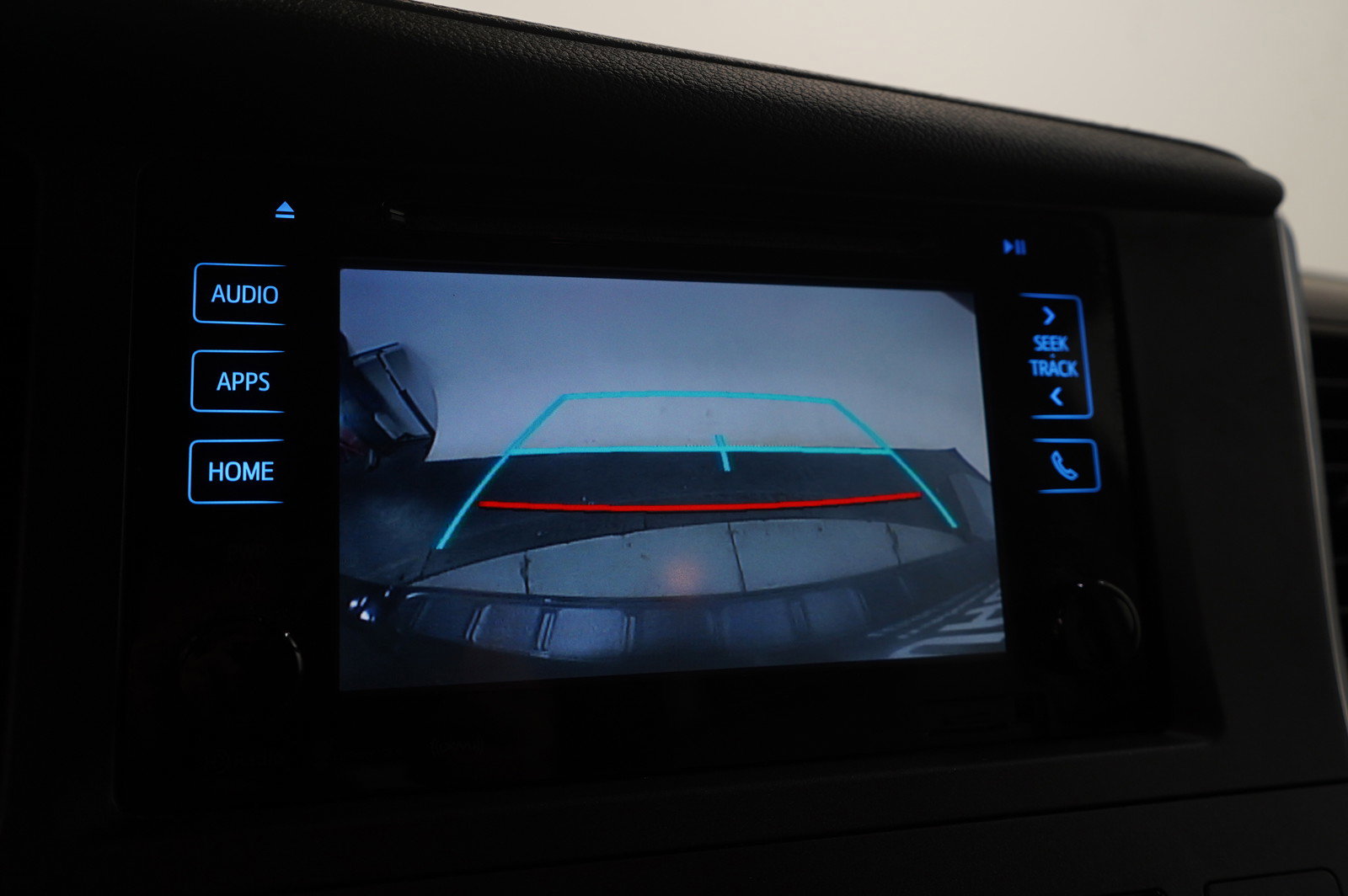 Used 2017 Toyota Sienna XLE image 22