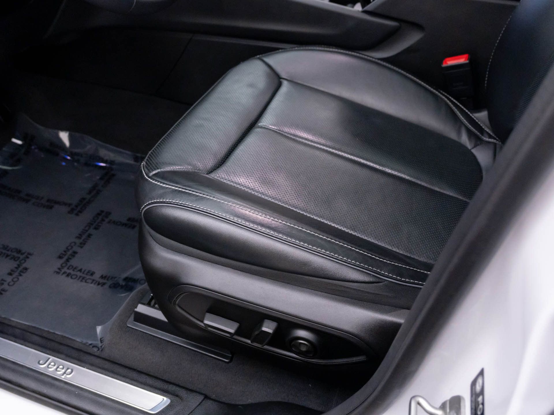 Used 2023 Jeep Grand Cherokee Overland image 18