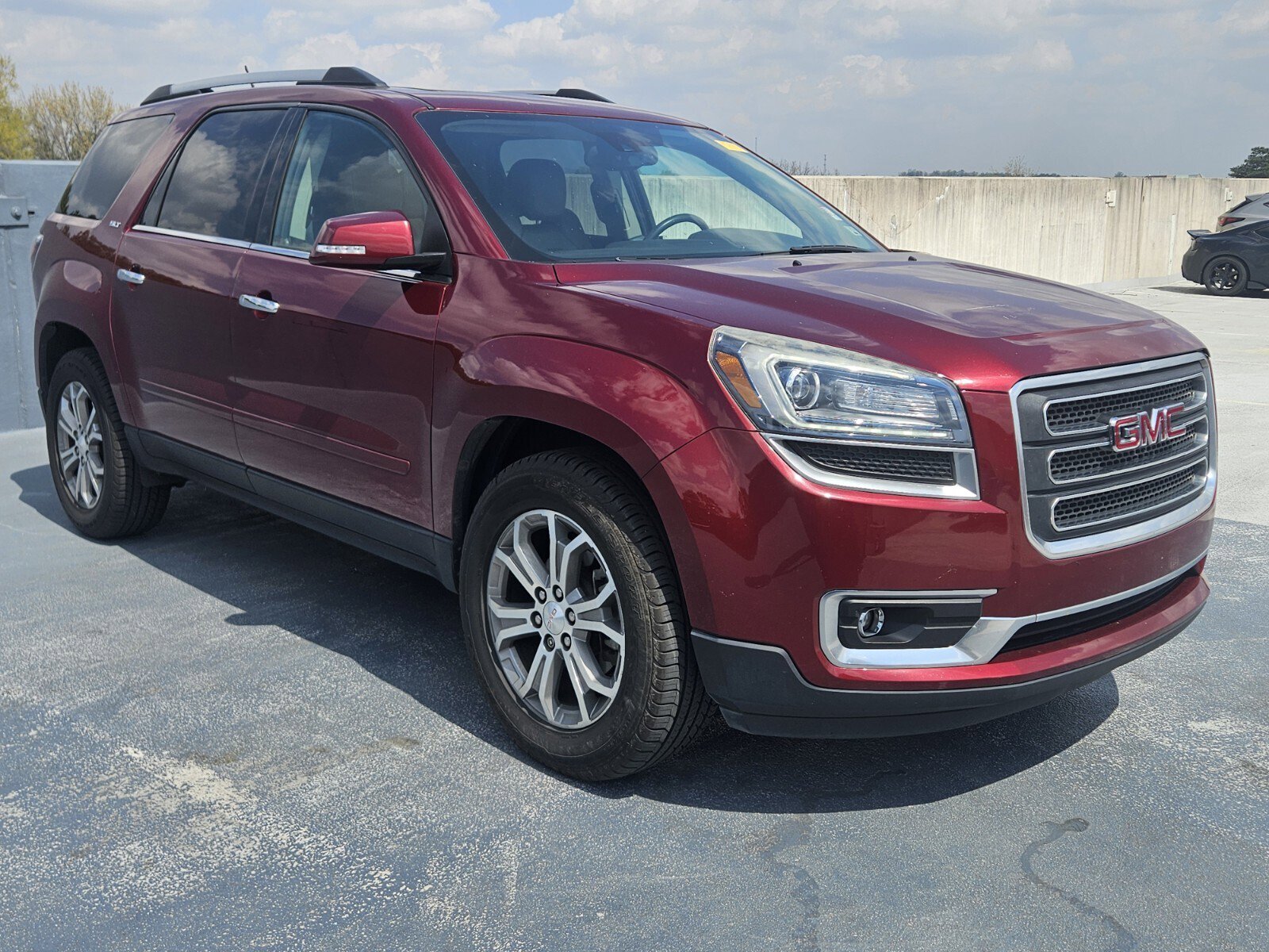 Used 2015 GMC Acadia SLT image 2