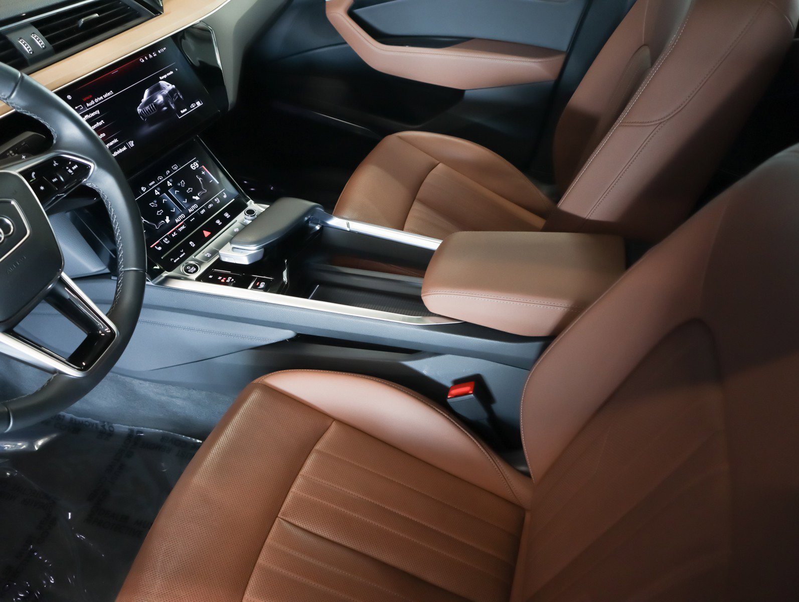 Used 2024 Audi Q8 e-tron Premium Plus image 23