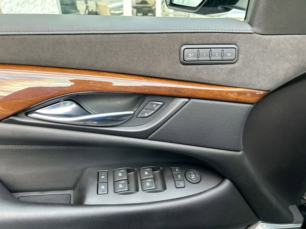 Used 2019 Cadillac Escalade Luxury w/ Escalade Sport Edition image 27