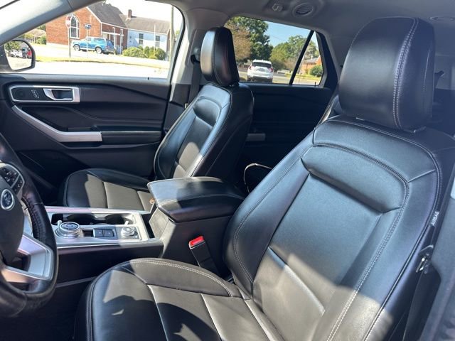 Used 2022 Ford Explorer XLT w/ Equipment Group 202A image 11
