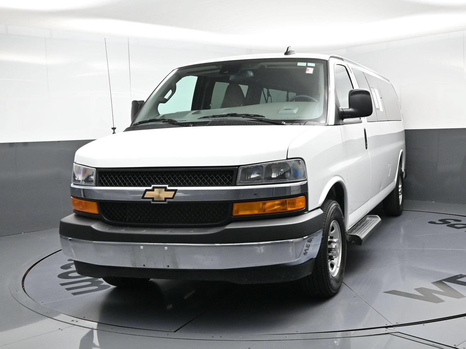 Used 2025 Chevrolet Express 3500 LT w/ LT Preferred Equipment Group RWD image 11