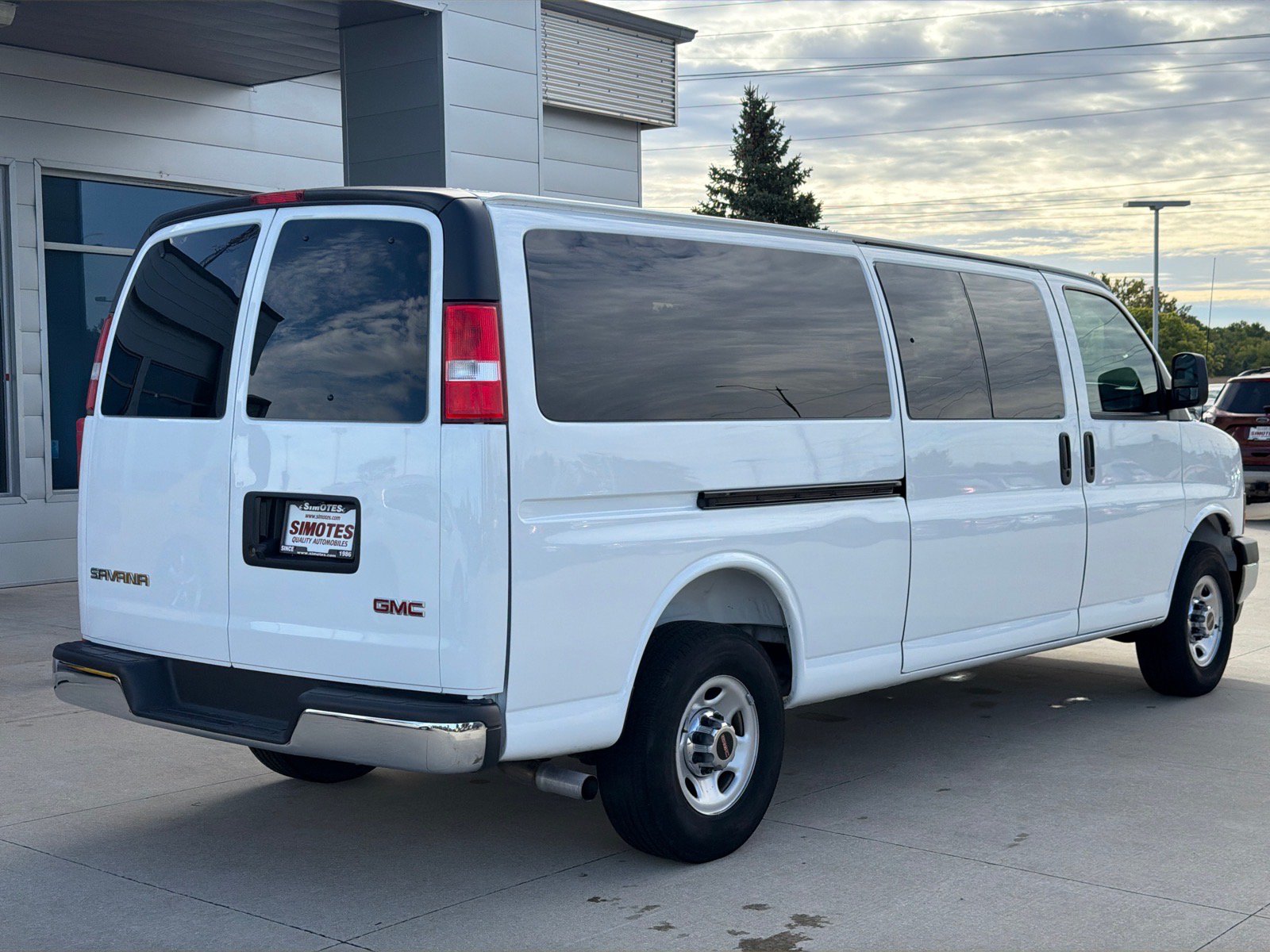 Used 2025 GMC Savana 3500 LT w/ LT Preferred Equipment Group RWD image 7