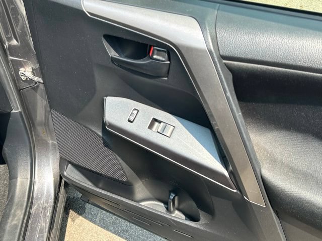 Used 2018 Toyota RAV4 LE w/ All Weather Liner Package AWD/4WD image 28