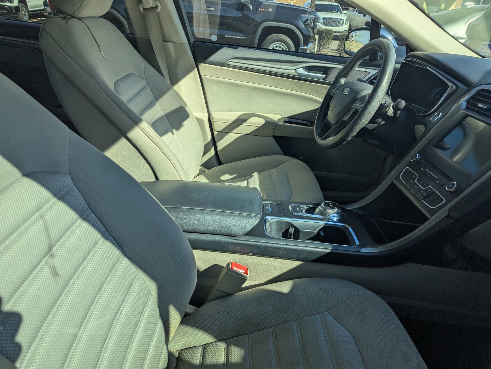 Used 2017 Ford Fusion SE w/ Fusion SE Technology Package image 6