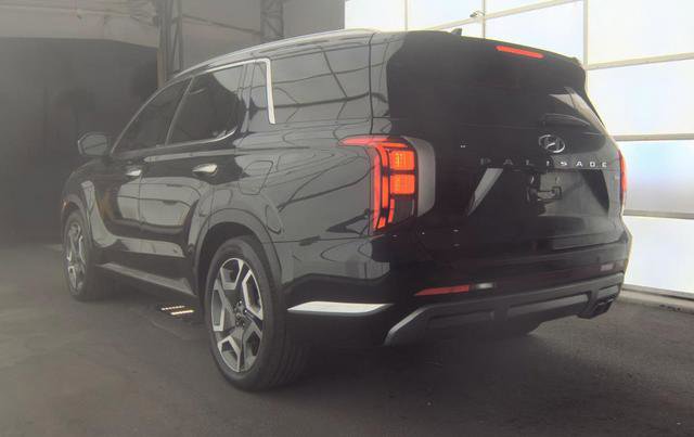 Used 2023 Hyundai Palisade Limited w/ Cargo Package AWD/4WD image 4