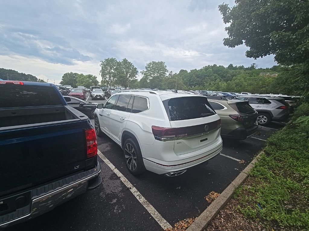 Used 2025 Volkswagen Atlas SEL Premium R-Line AWD/4WD image 4