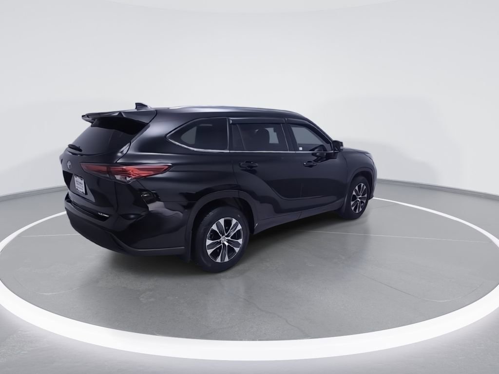 Used 2020 Toyota Highlander XLE AWD/4WD image 8