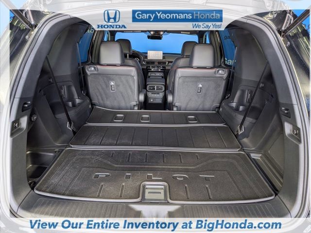 Used 2025 Honda Pilot TrailSport image 20