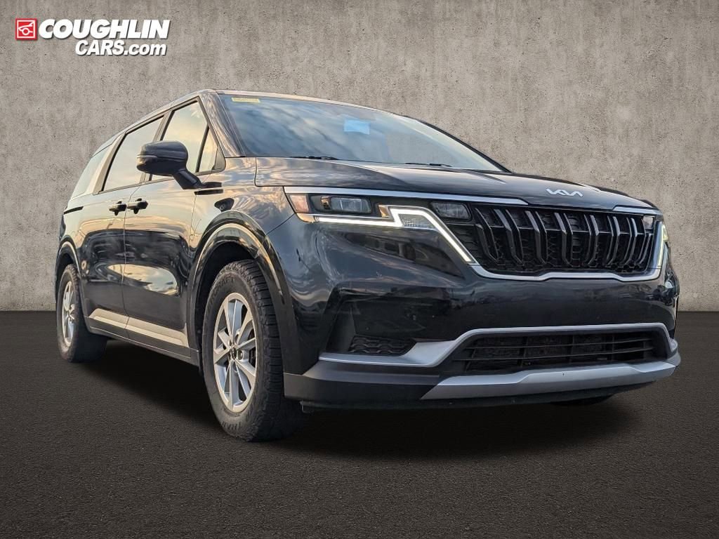 Used 2024 Kia Carnival LX image 1