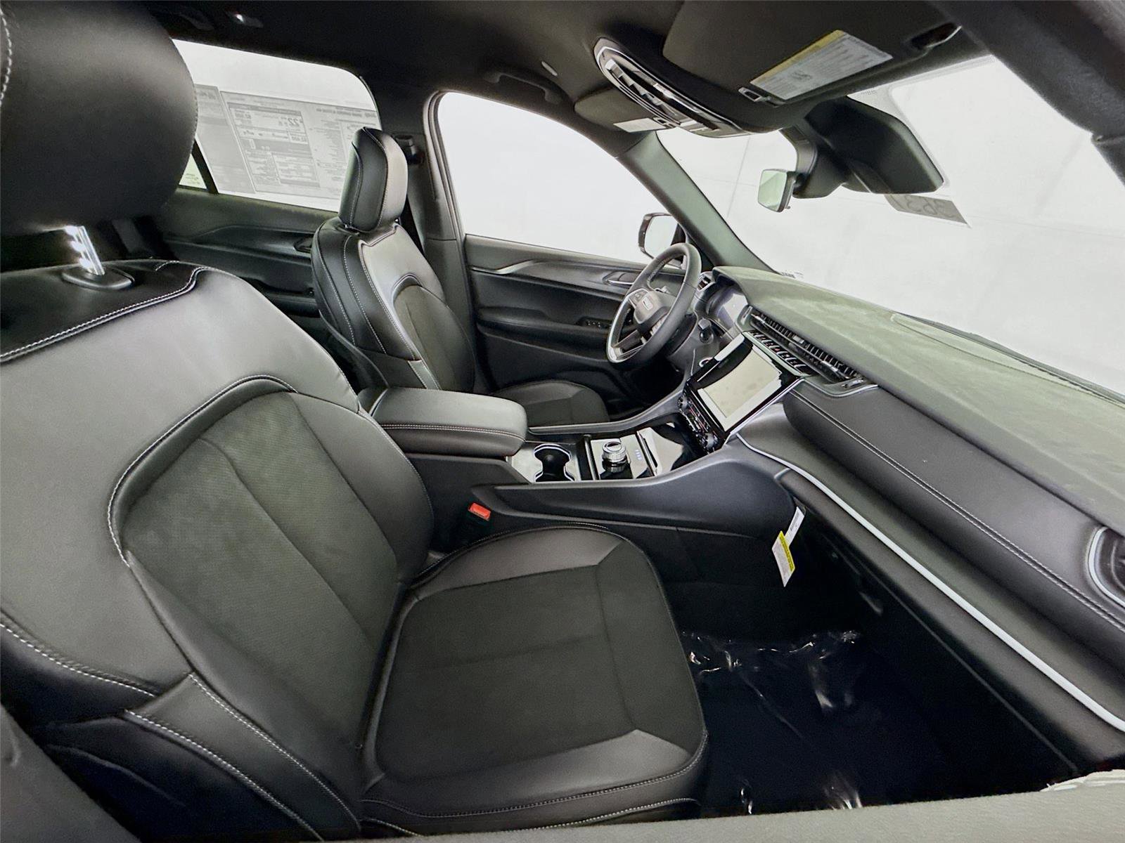 New 2025 Jeep Grand Cherokee Altitude image 20