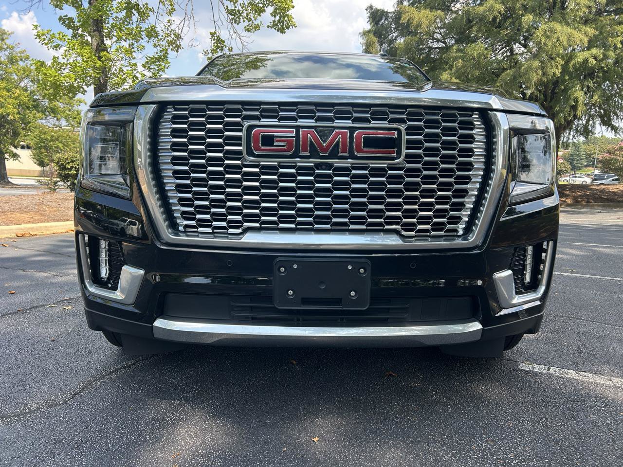 Used 2022 GMC Yukon Denali w/ Denali Premium Package AWD/4WD image 9