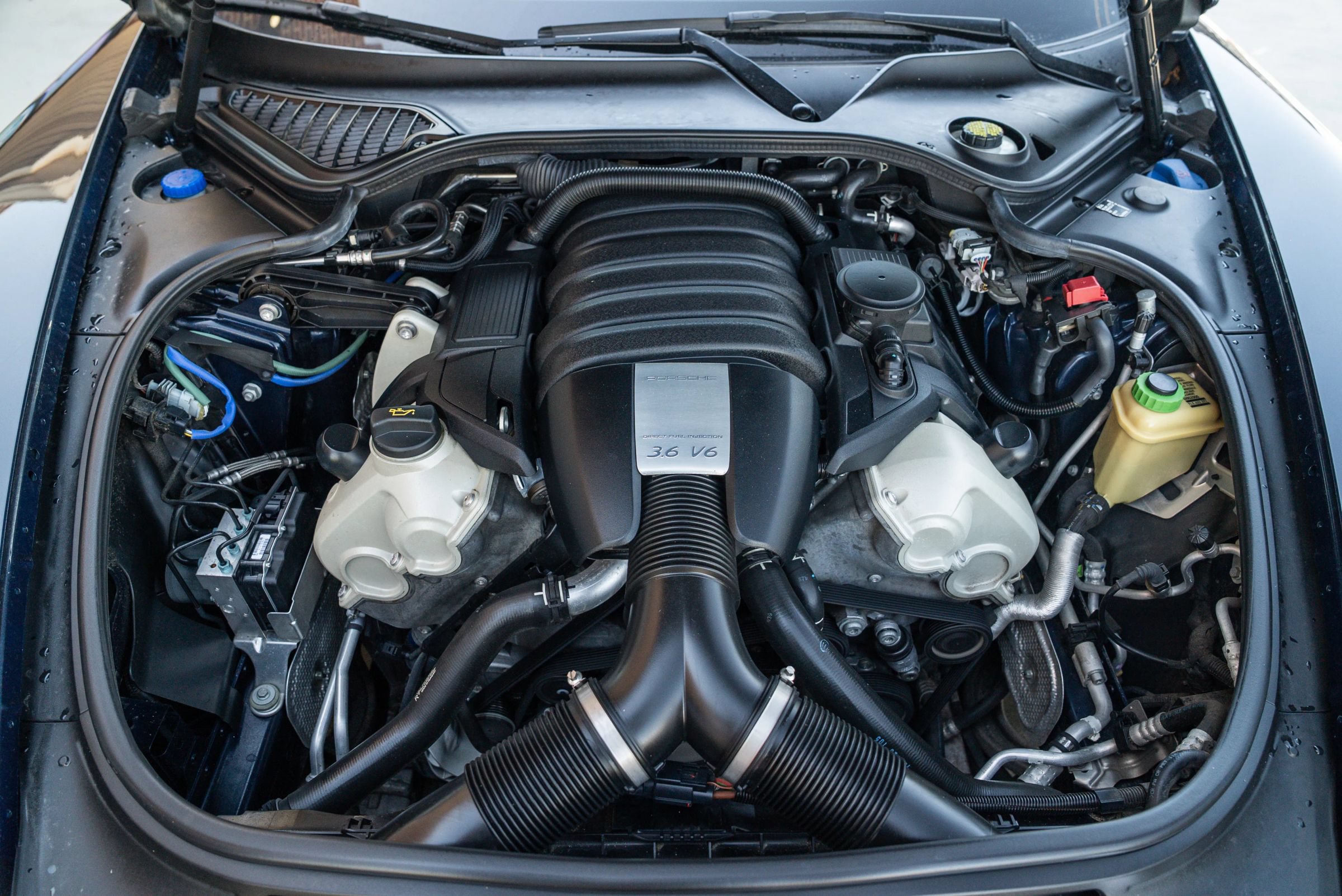 Used 2016 Porsche Panamera RWD image 8