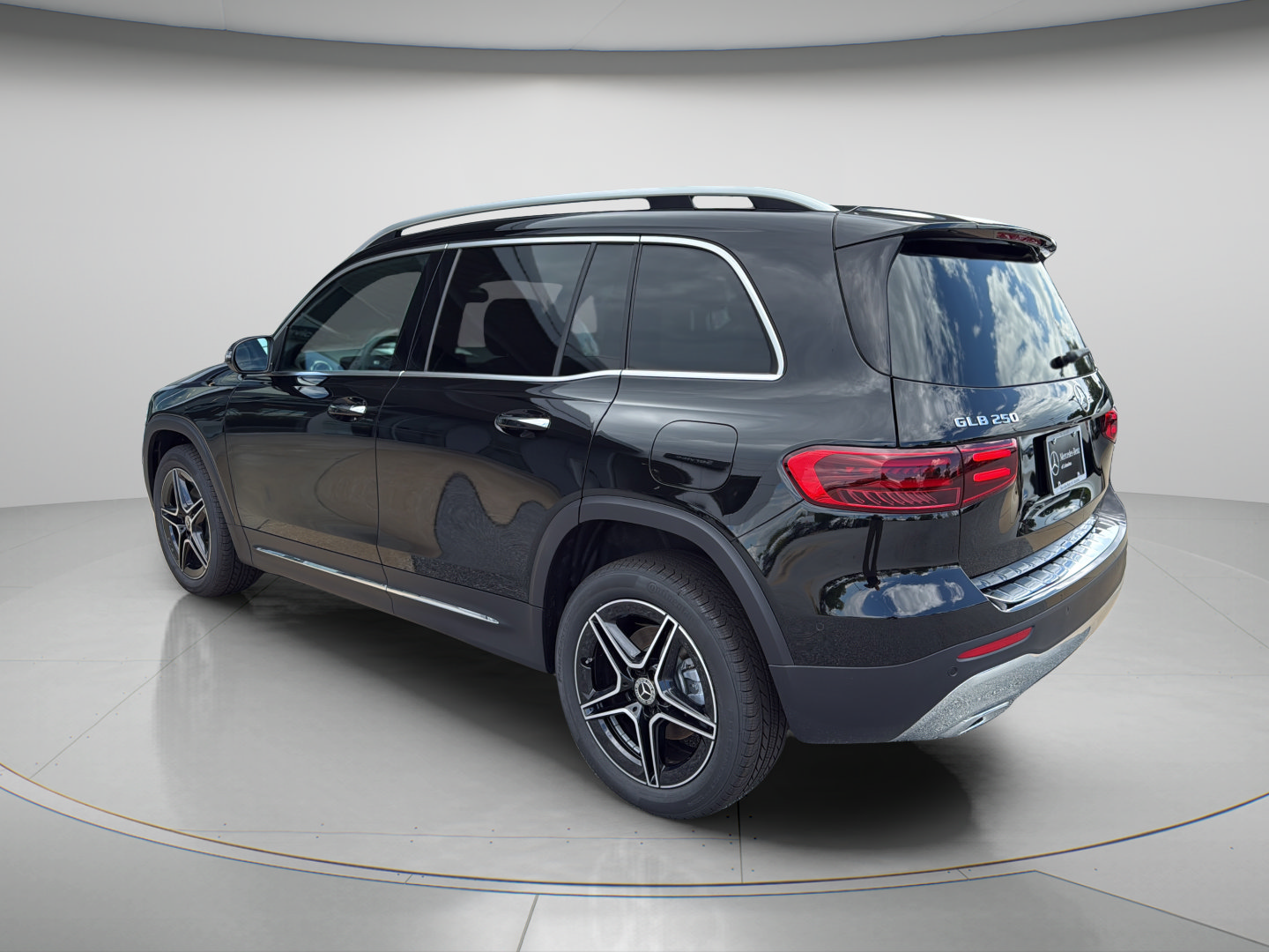 New 2026 Mercedes-Benz GLB 250 image 3