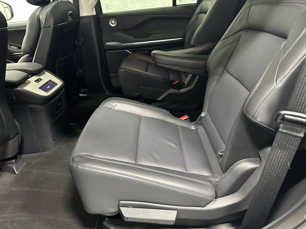 Used 2025 Lincoln Navigator Reserve image 45