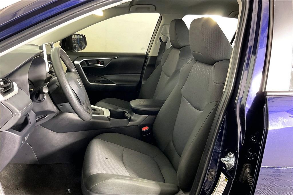 Used 2025 Toyota RAV4 XLE AWD/4WD image 35