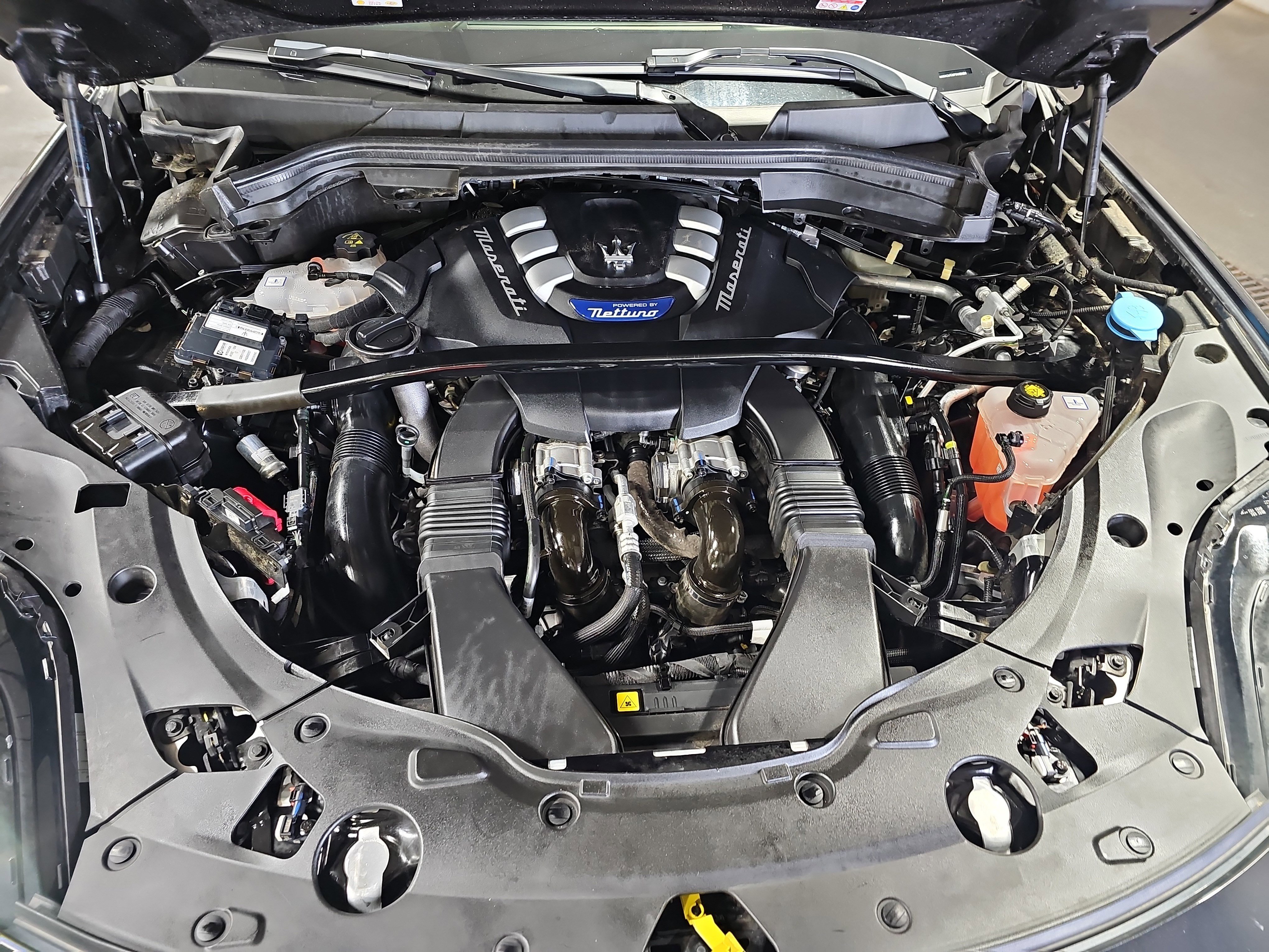 Used 2023 Maserati Grecale Trofeo AWD/4WD image 32