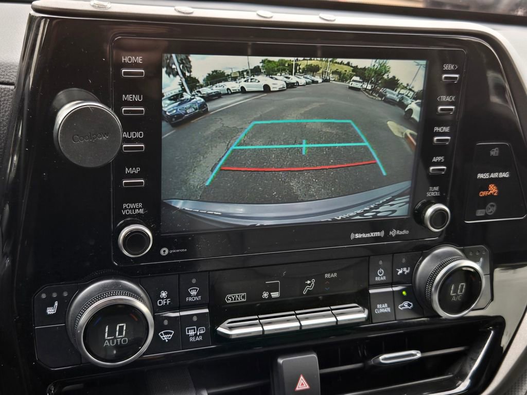 Used 2022 Toyota Highlander XLE FWD image 18