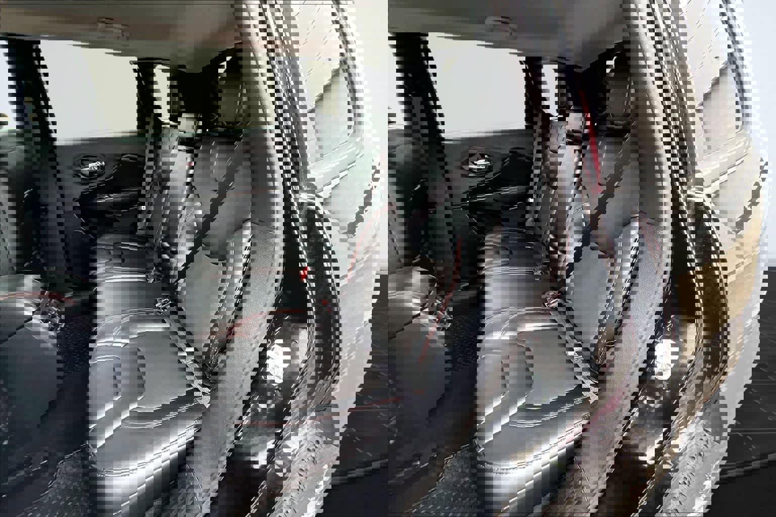 Used 2022 Jeep Cherokee Trailhawk image 13