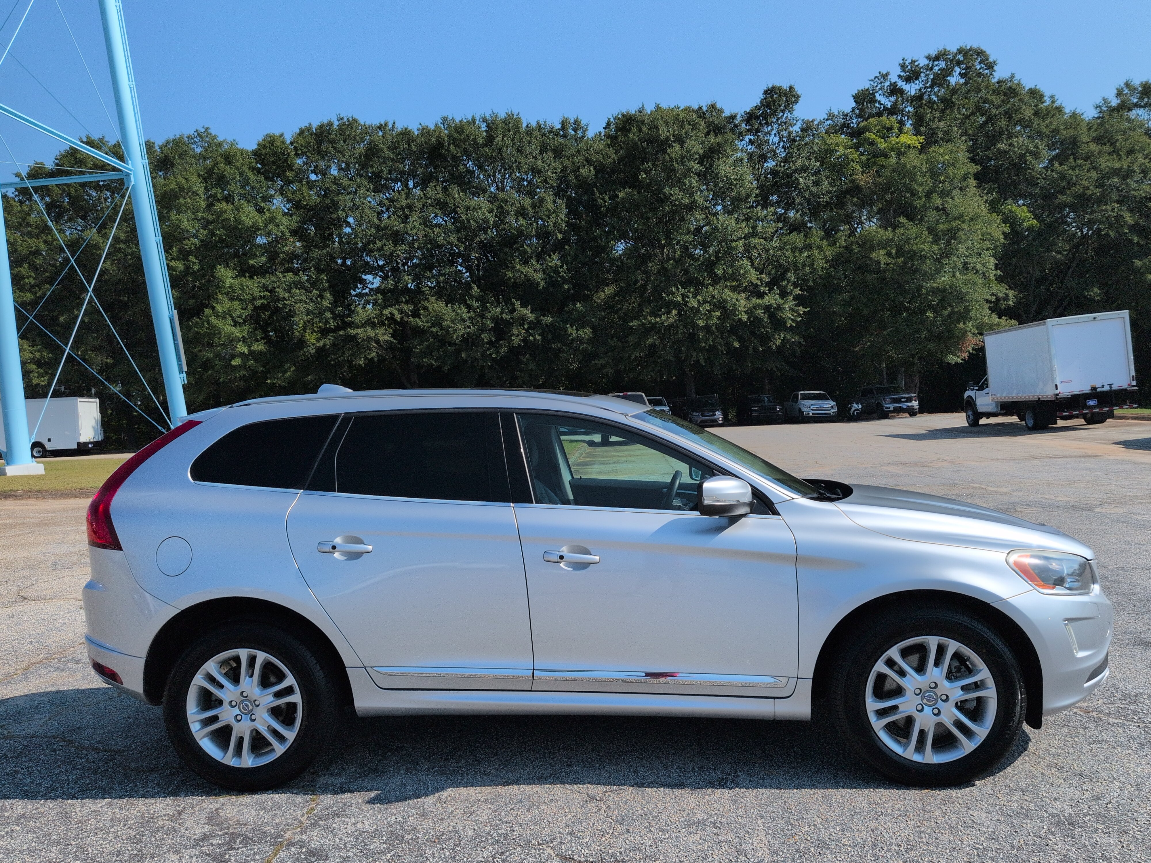 Used 2015 Volvo XC60 T5 Platinum AWD/4WD image 2