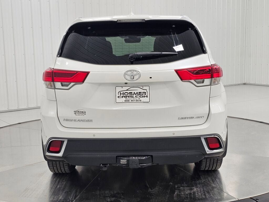 Used 2017 Toyota Highlander Limited AWD/4WD image 4