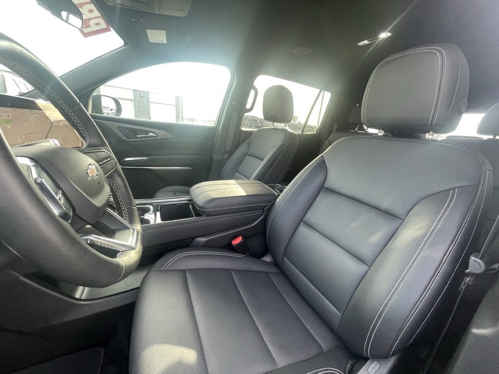 Used 2025 Chevrolet Traverse LT image 20