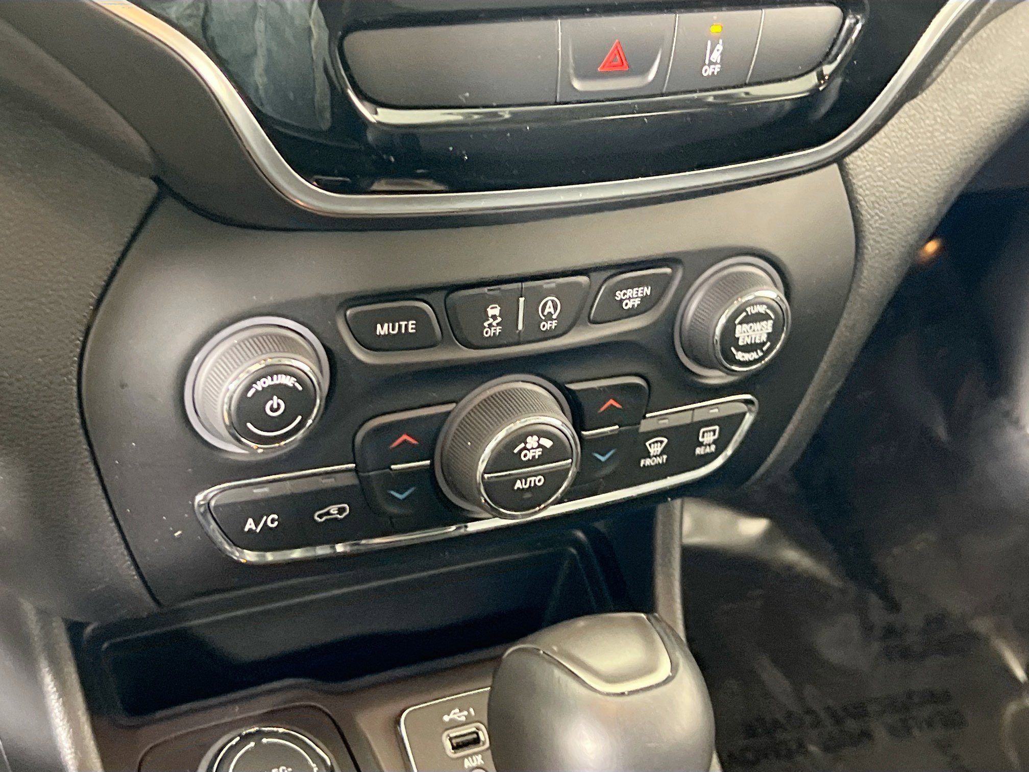 Used 2022 Jeep Cherokee Limited image 15