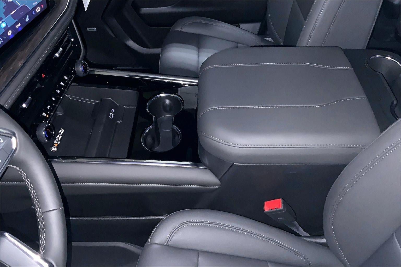 New 2026 Chevrolet Suburban LT AWD/4WD image 8