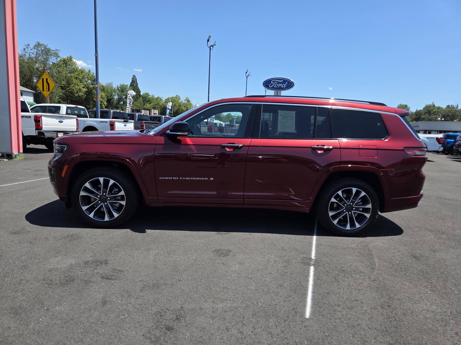 Used 2023 Jeep Grand Cherokee L Overland w/ Rear Seat Video Group I AWD/4WD image 8