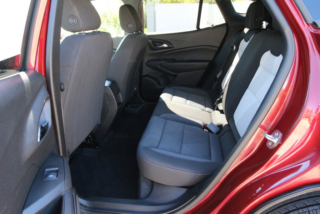 Used 2024 Chevrolet Trax RS w/ Driver Confidence Package FWD image 27