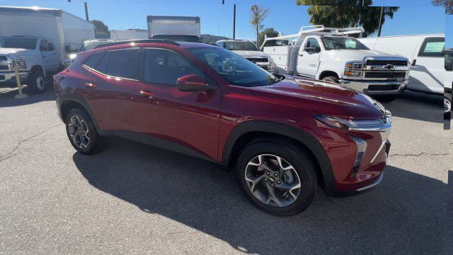 Used 2025 Chevrolet Trax LT w/ LT Convenience Package image 4
