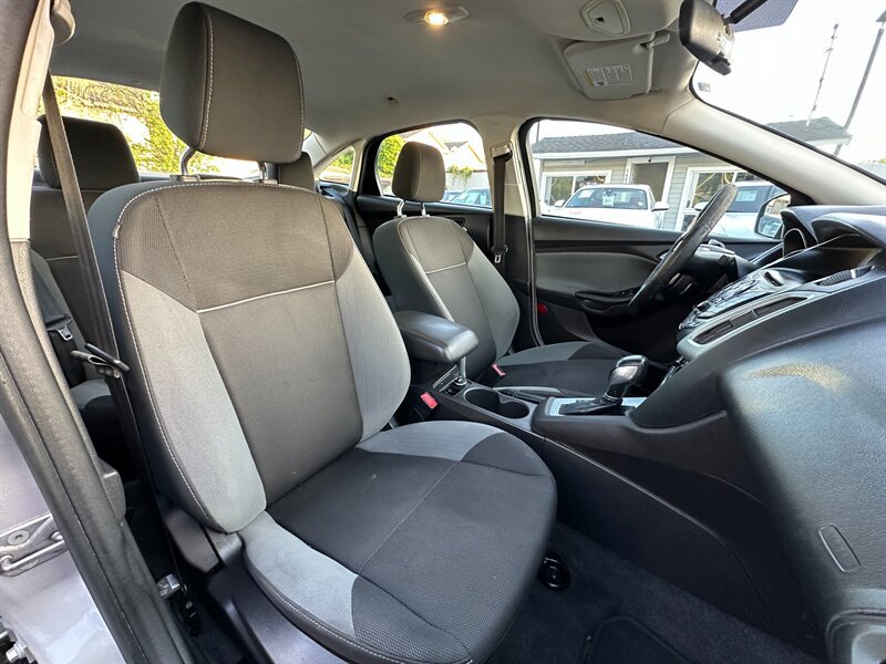 Used 2012 Ford Focus SE FWD image 12