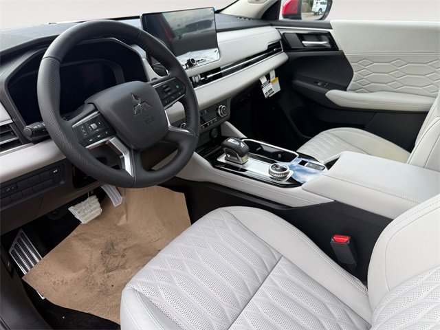 New 2025 Mitsubishi Outlander SEL image 16