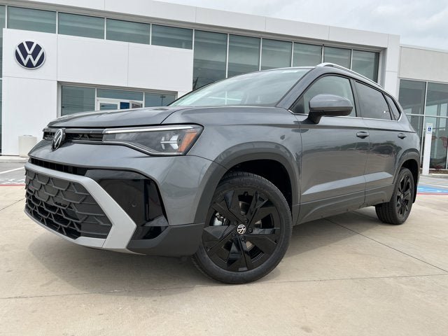 New 2025 Volkswagen Taos SE image 1