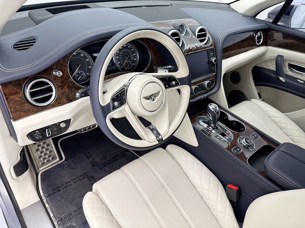 Used 2018 Bentley Bentayga image 9