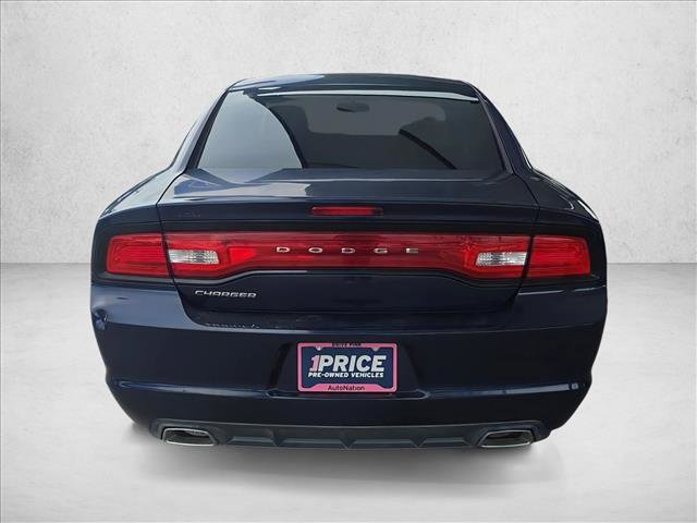 Used 2014 Dodge Charger SE RWD image 4