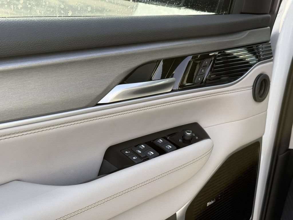 New 2026 Jeep Grand Wagoneer Limited AWD/4WD image 32